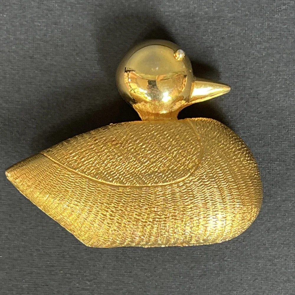 VTG Gold Tone Duck Belt Buckle Textured Waterfowl Novelty Accessory EUC